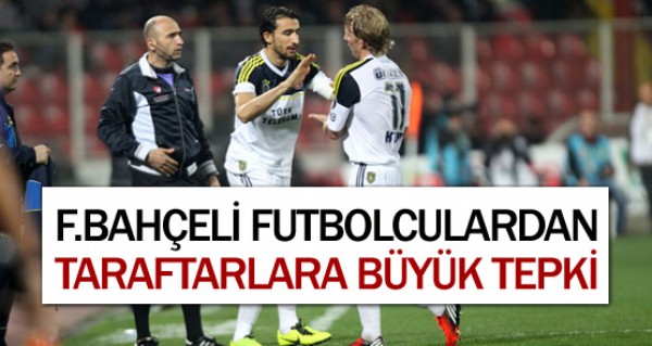 Fenerli futbolculardan taraftara ok tepki